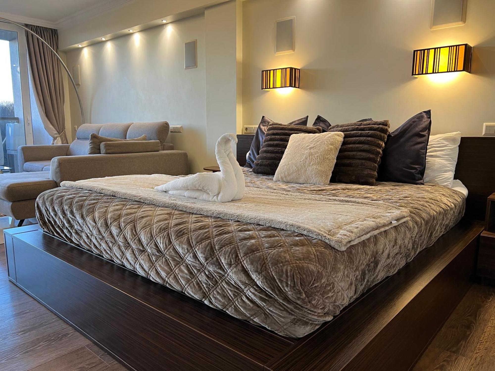 Sky-high Sauna Penthouse Retreat With Views Appartement Riga